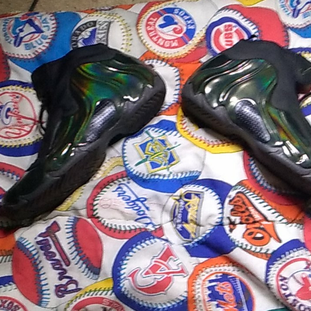 USED... Nike Flightposite Olive color shift